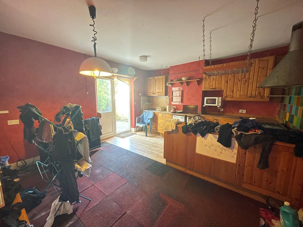 Lot: 2 - HOUSE FOR REPAIR AND REFURBISHMENT - Kitchen/dining room